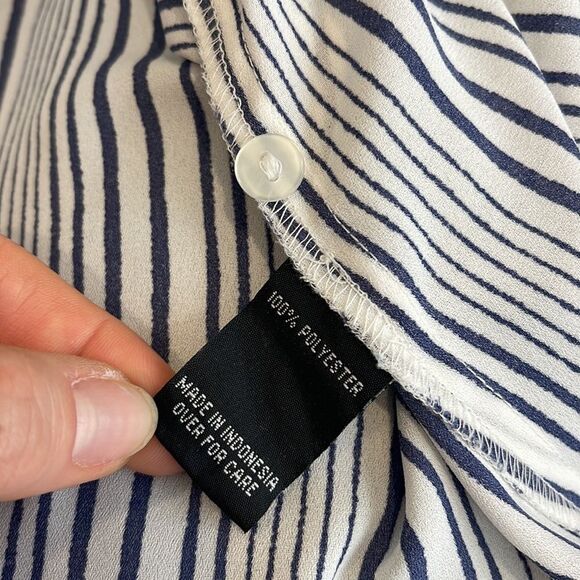 Striped button down blouse‎ with collar - Picture 5 of 6